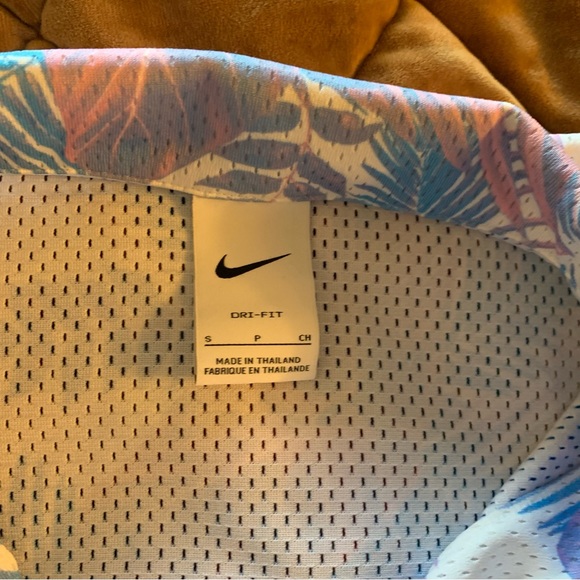 Nike Dri Fit Pastel Hawaiian Casual Button Up Size S - Picture 5 of 7
